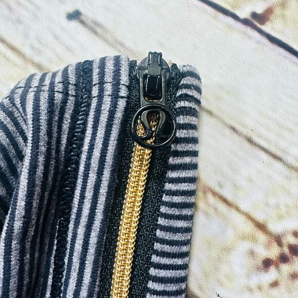 Lululemon Athletica Special Edition Vinyasa Scarf Tonka Stripe Black Gold Zip - Picture 3 of 6